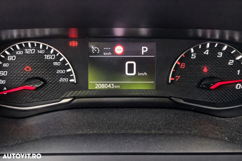 Peugeot 2008 1.5 BlueHDI EAT8 STT Allure Pack - 14