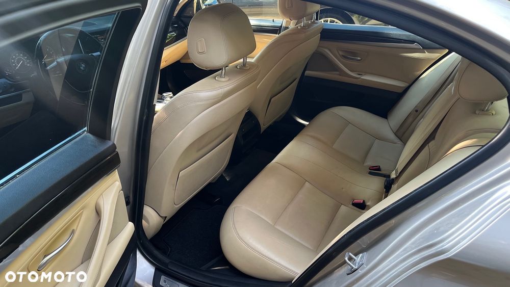 BMW Seria 5 528i xDrive Luxury Line - 12