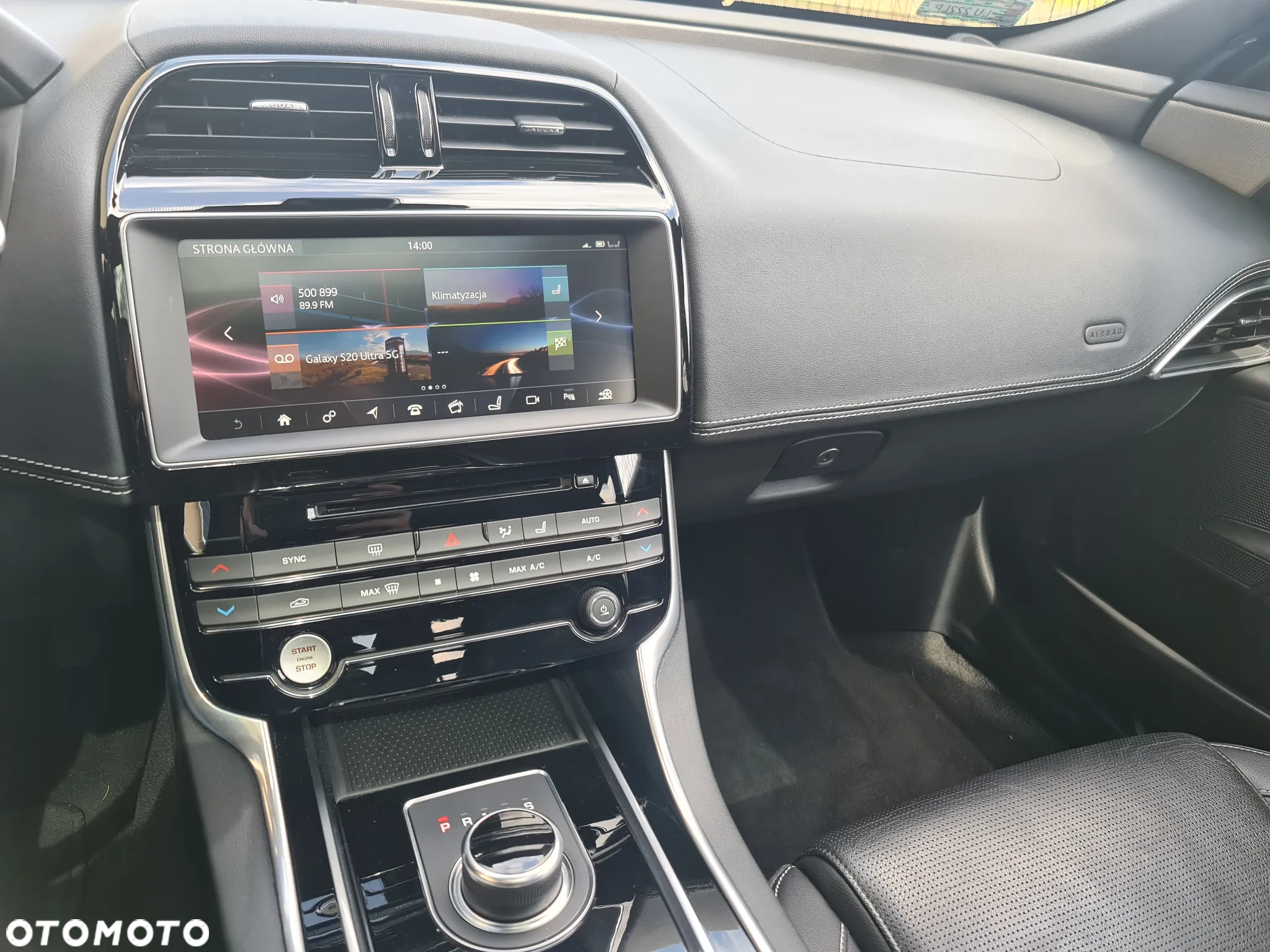 Jaguar XE - 10