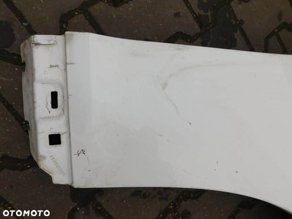 błotnik prawy przód CHRYSLER 300S LANCIA THEMA - 2