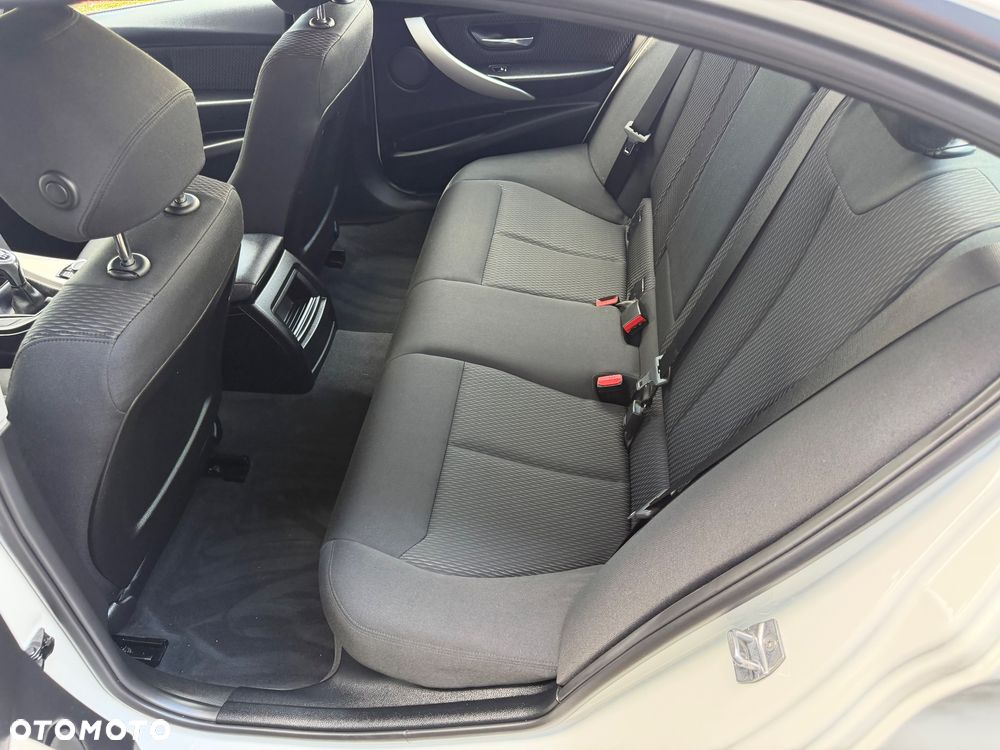 BMW Seria 3 318i Advantage - 30