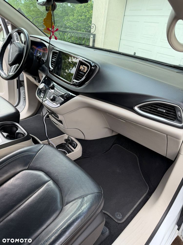 Chrysler Pacifica - 35