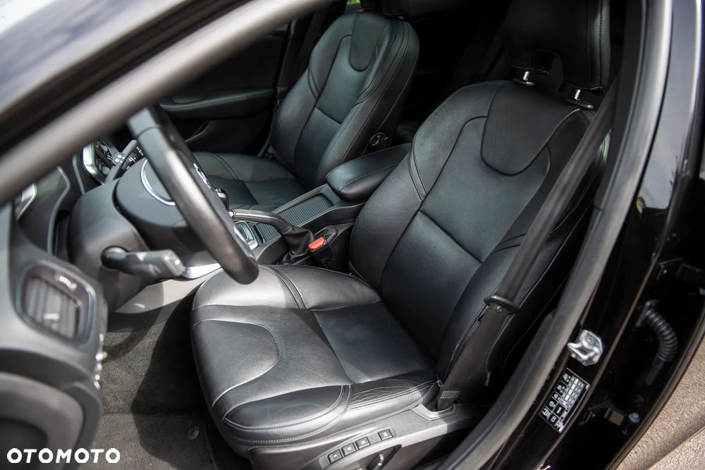 Volvo V40 D2 Summum - 16