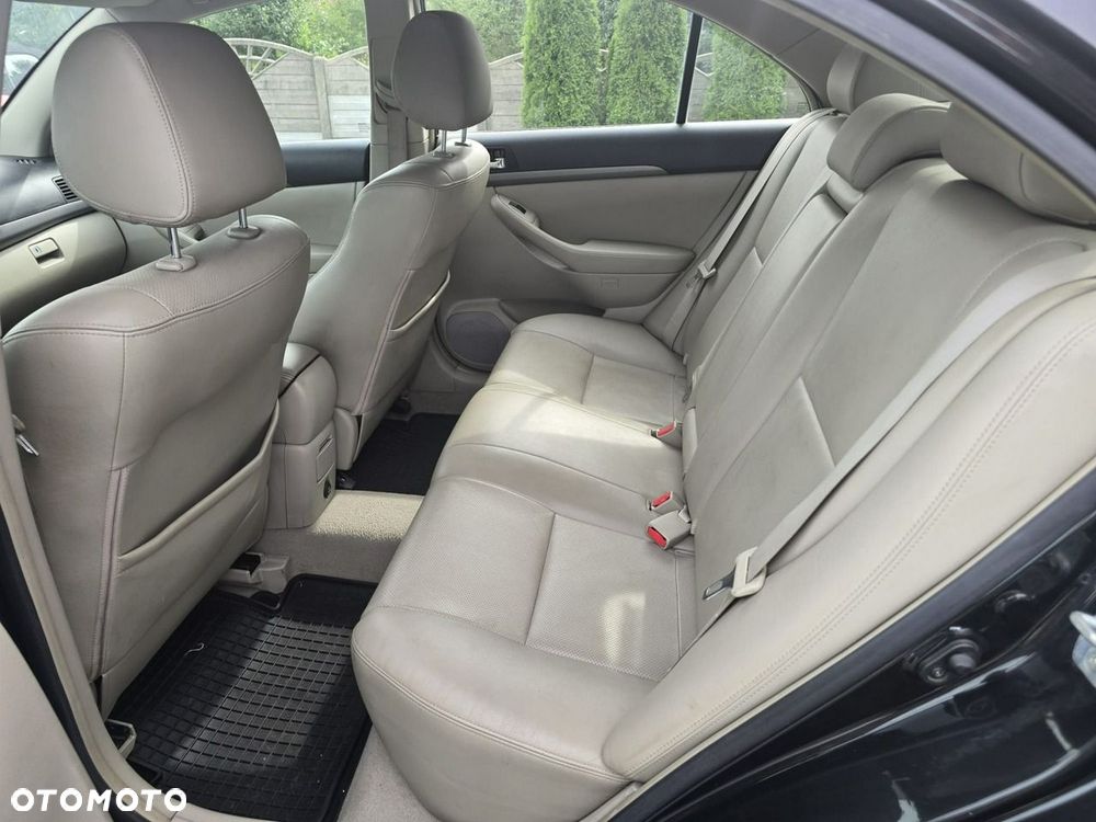 Toyota Avensis - 15