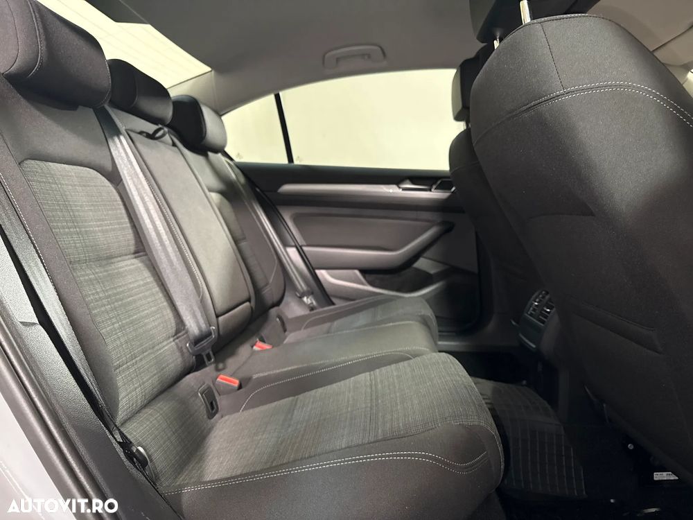 Volkswagen Passat - 13