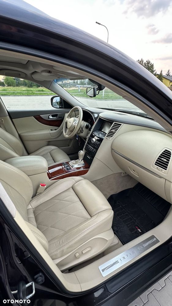 Infiniti FX - 26
