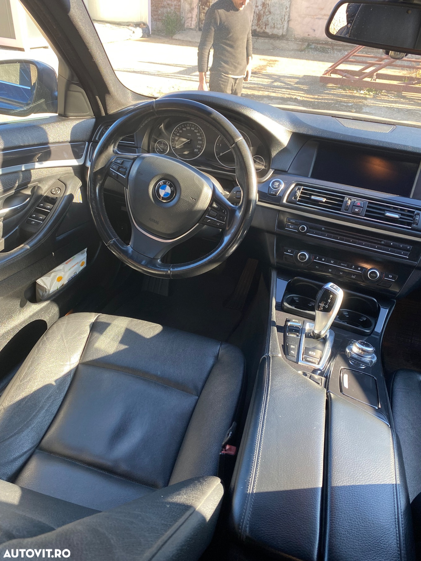 BMW Seria 5 530d xDrive Touring - 12