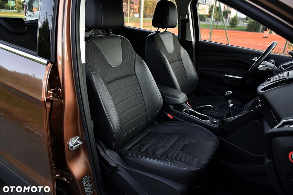 Ford Kuga 2.0 TDCi 2x4 Titanium - 32