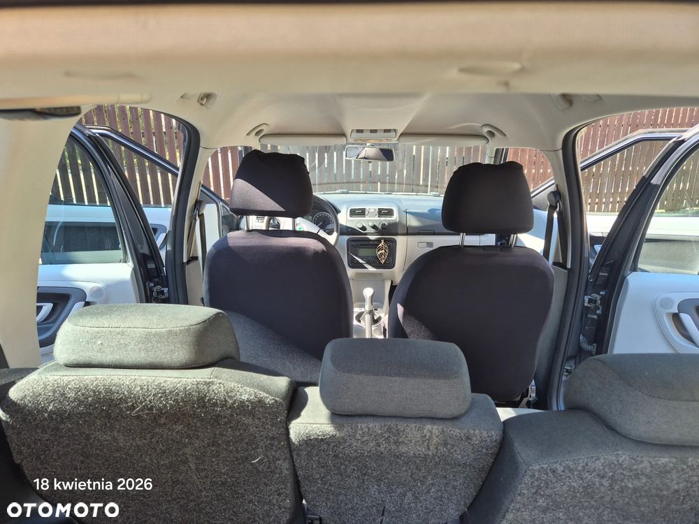 Skoda Roomster 1.4 16V Comfort - 9