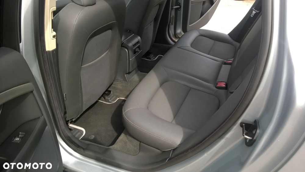 Volvo XC 70 D5 AWD Momentum - 11