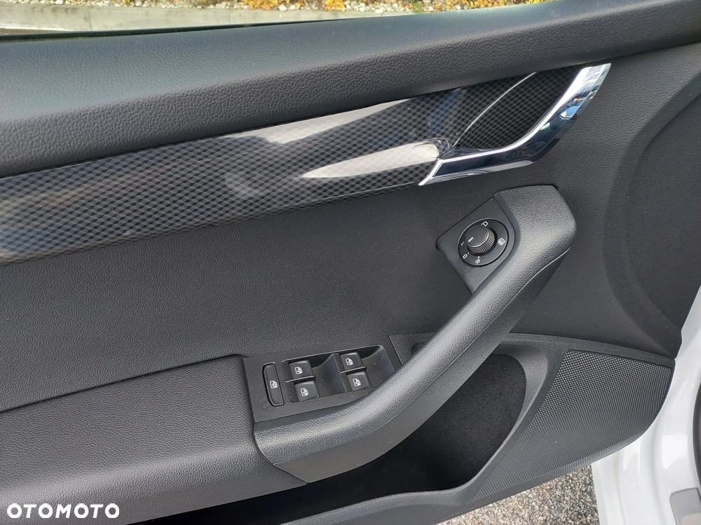 Skoda Octavia 2.0 TDI DSG RS - 32