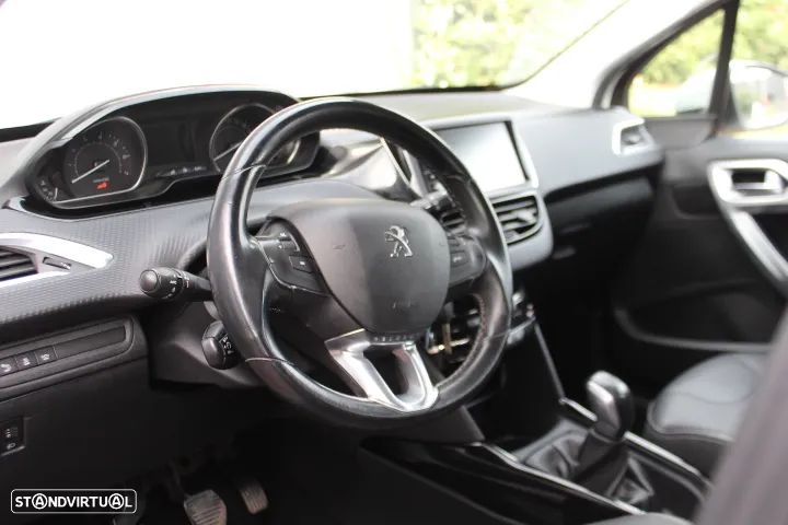 Peugeot 2008 1.2 PureTech Allure - 21