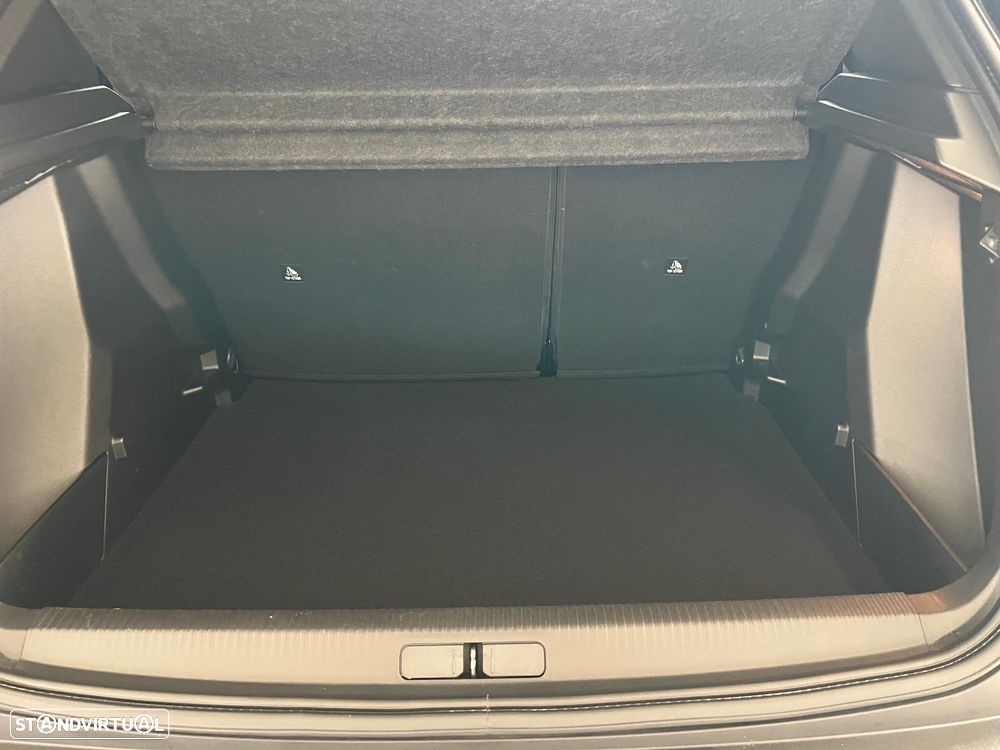 Peugeot 2008 1.2 PureTech Allure Pack EAT8 - 29