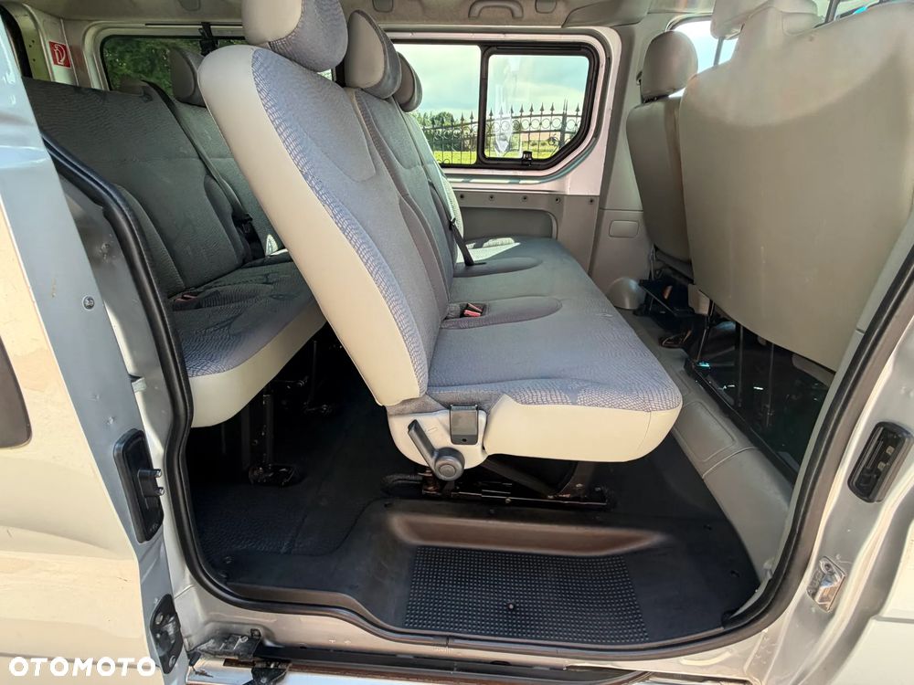 Renault Trafic Passenger - 30