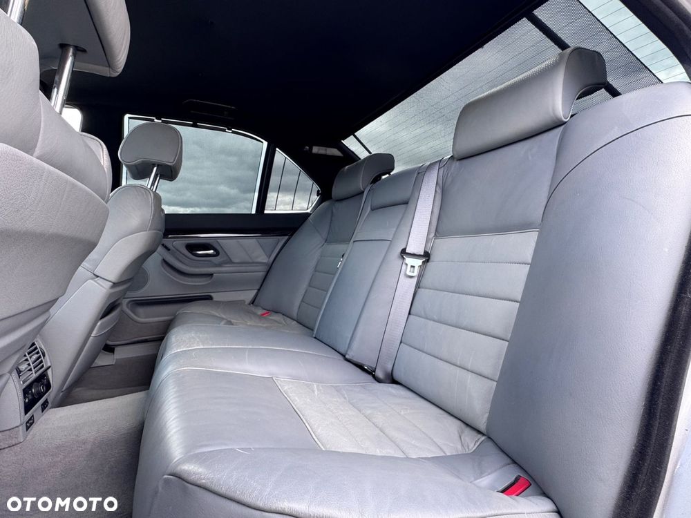 BMW Seria 7 - 22