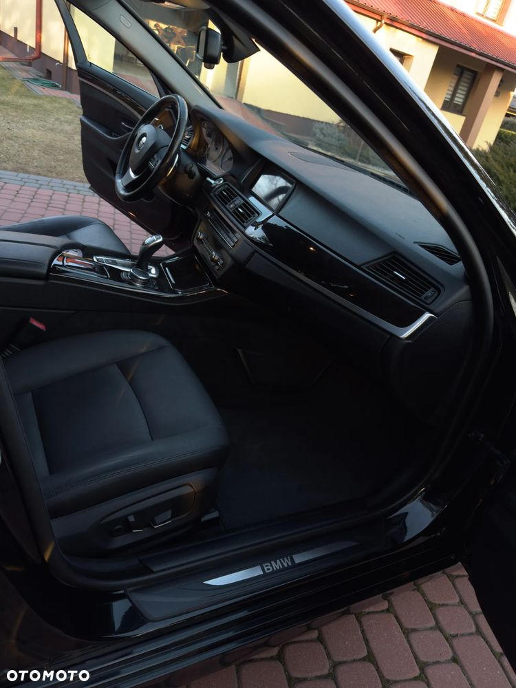 BMW Seria 5 528i xDrive - 12