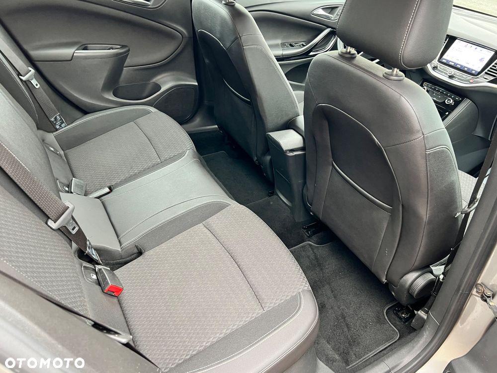 Opel Astra 1.4 Turbo Start/Stop Sports Tourer Innovation - 26