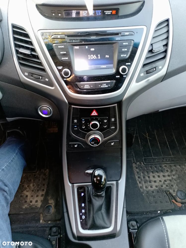 Hyundai Elantra - 10