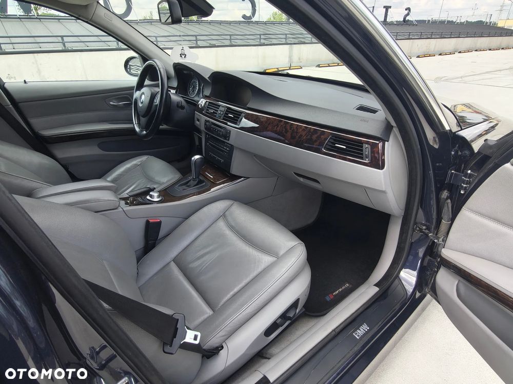 BMW Seria 3 330xi - 31