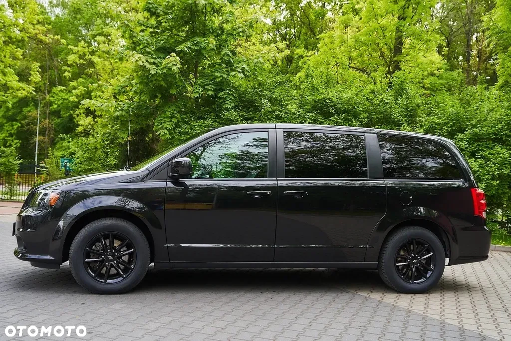 Dodge Caravan - 31