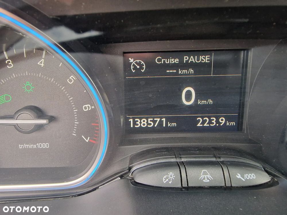 Peugeot 2008 - 10