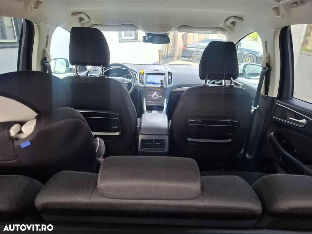 Ford S-Max - 17
