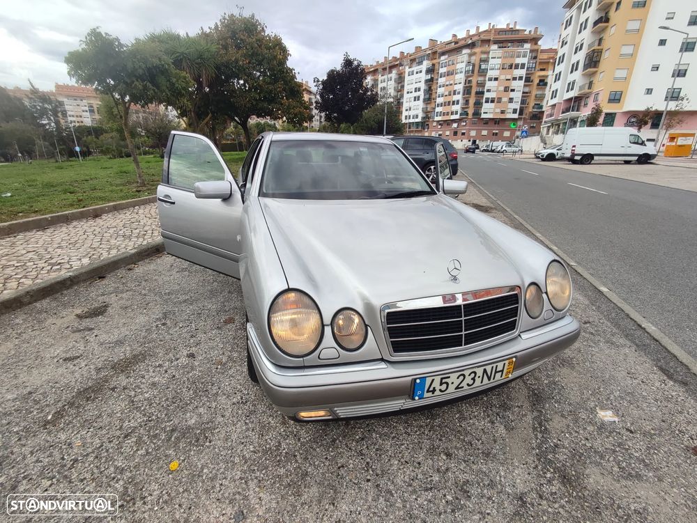 Mercedes-Benz E 250 TD Classic - 2