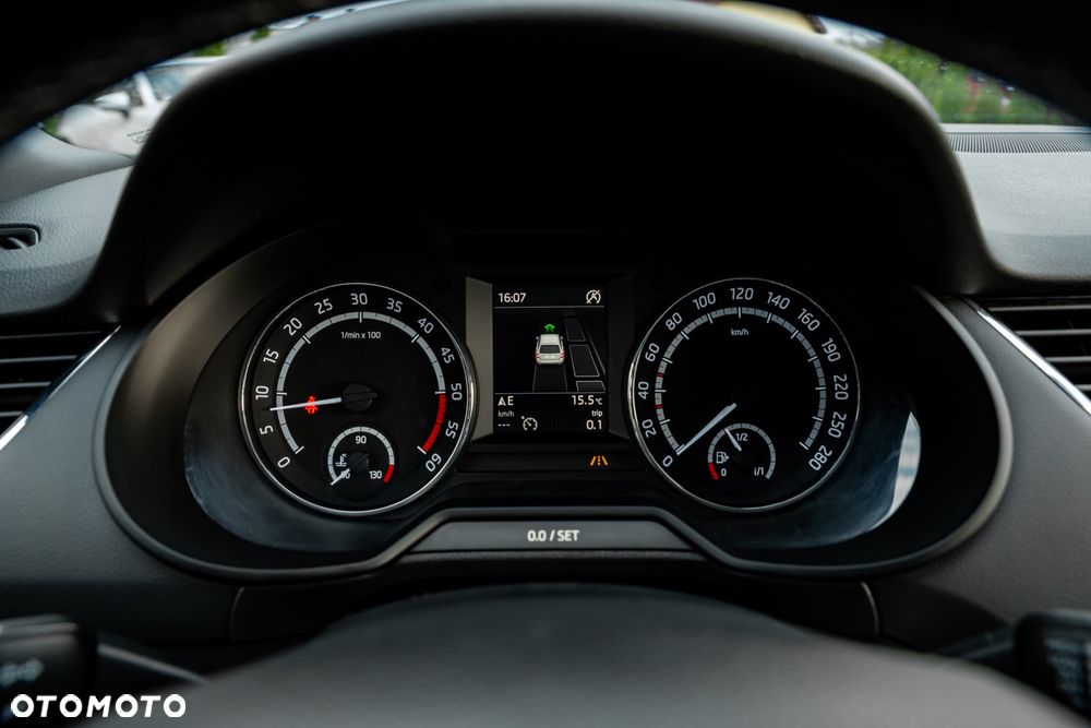 Skoda Octavia 2.0 TDI DSG RS - 39