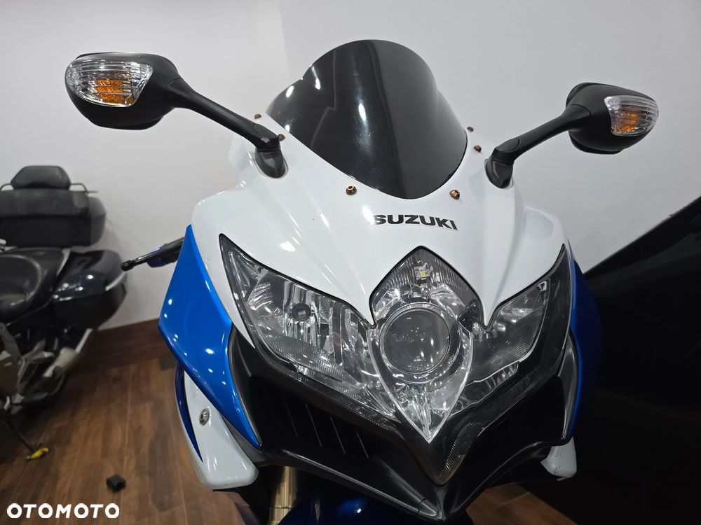 Suzuki GSX-R - 6