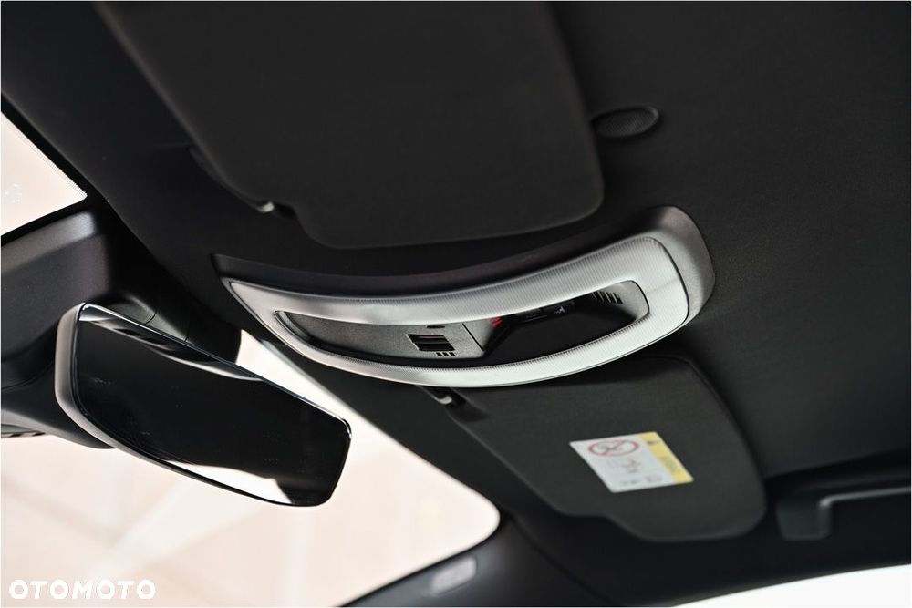 Volvo V60 D3 R-Design - 29