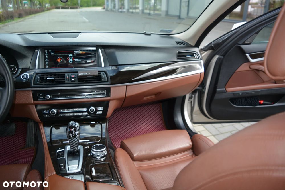 BMW Seria 5 528i xDrive Luxury Line - 19