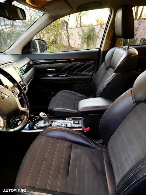 Mitsubishi Outlander 2.0L AS&G CVT Intense+ - 8