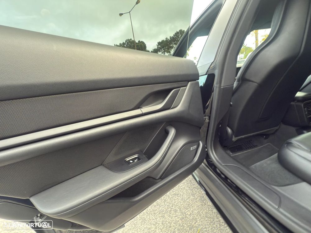 Porsche Taycan Cross Turismo 4 - 27