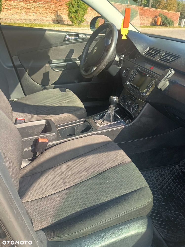 Volkswagen Passat - 8