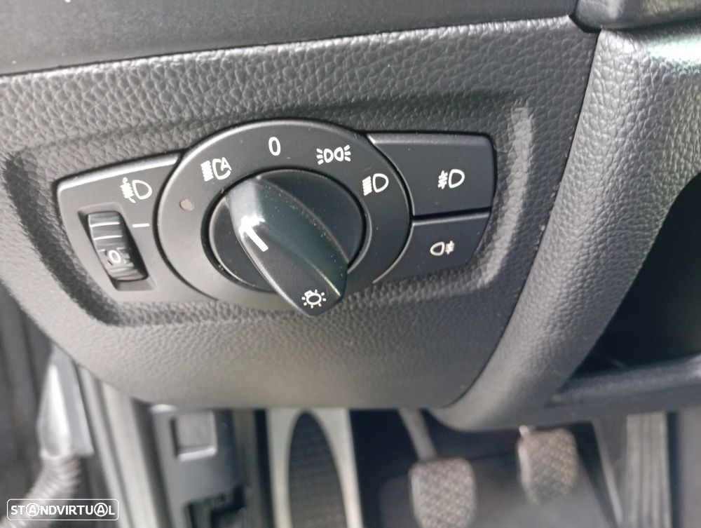 BMW 118 d Pack M - 12