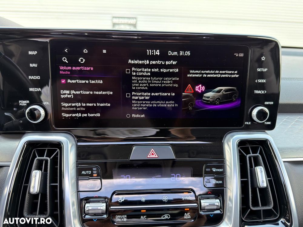 Kia Sorento 1.6 T-GDI HEV 6AT 4x2 7P Premium - 23