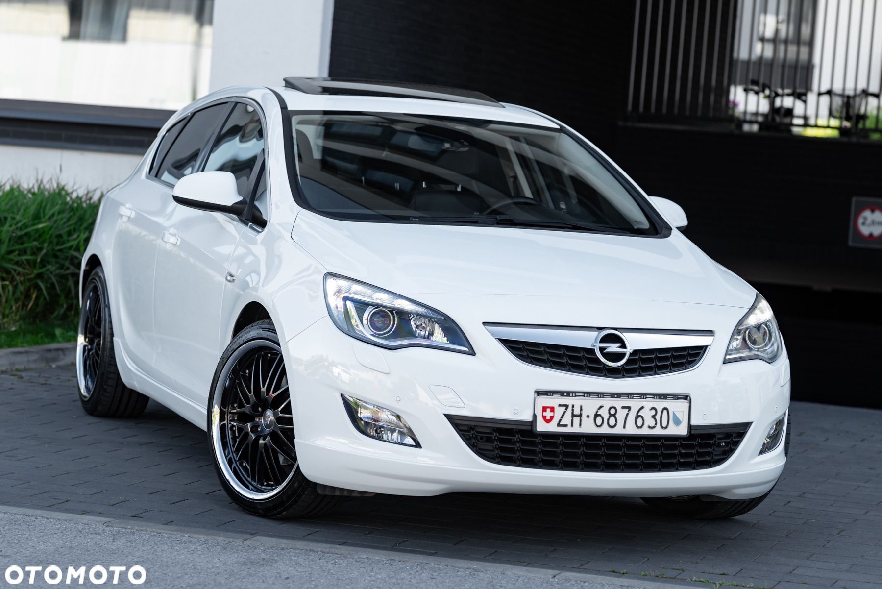Opel Astra 1.6 Turbo Sport - 1