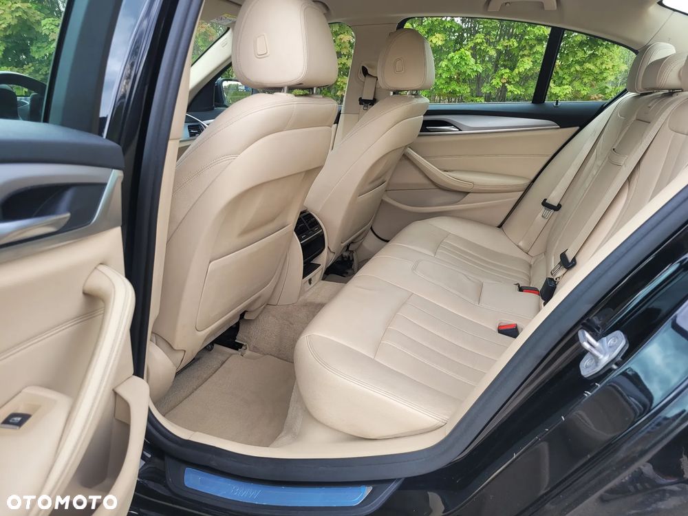 BMW Seria 5 520d Sport Line - 12