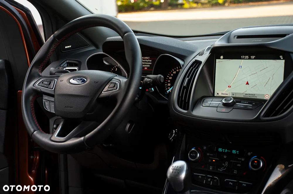 Ford Kuga 1.5 EcoBoost 2x4 ST-Line - 16