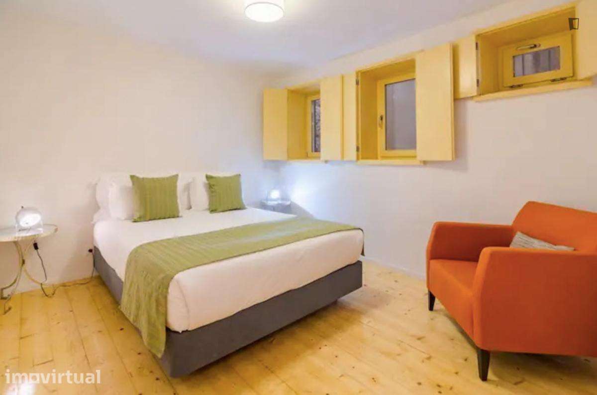Apartamento com 1 quartos - localizado em São Nicolau Porto - Grande imagem: 2/11