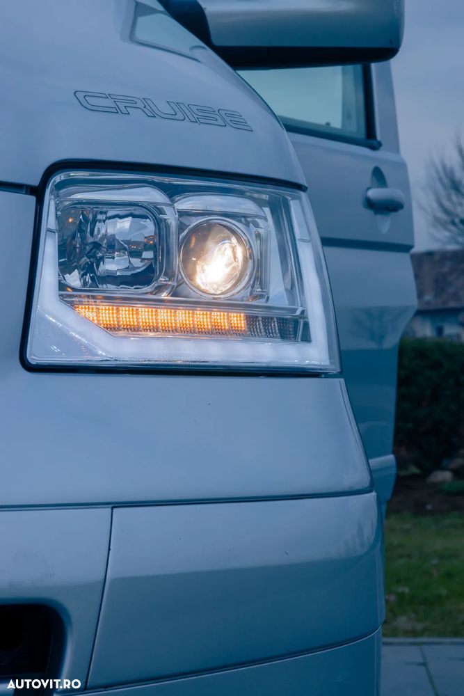 Volkswagen Multivan - 14