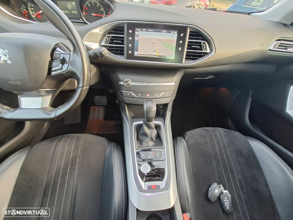 Peugeot 308 1.2 PureTech Allure EAT8 - 24