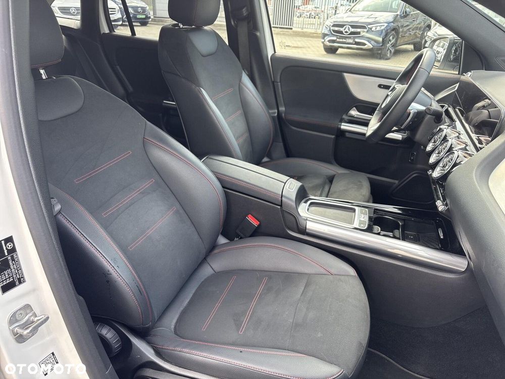 Mercedes-Benz GLA - 16