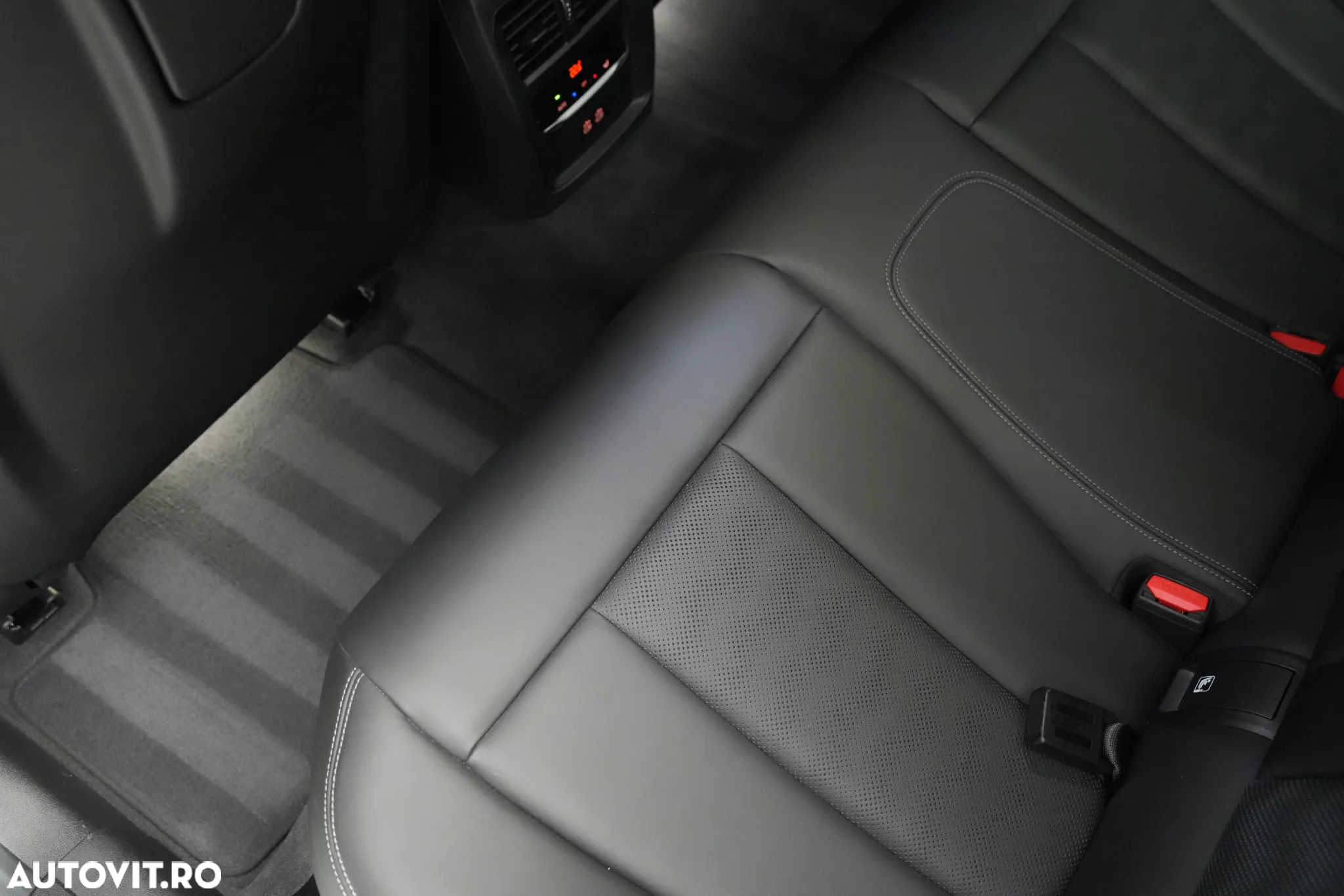BMW M3 Competition M xDrive - 28