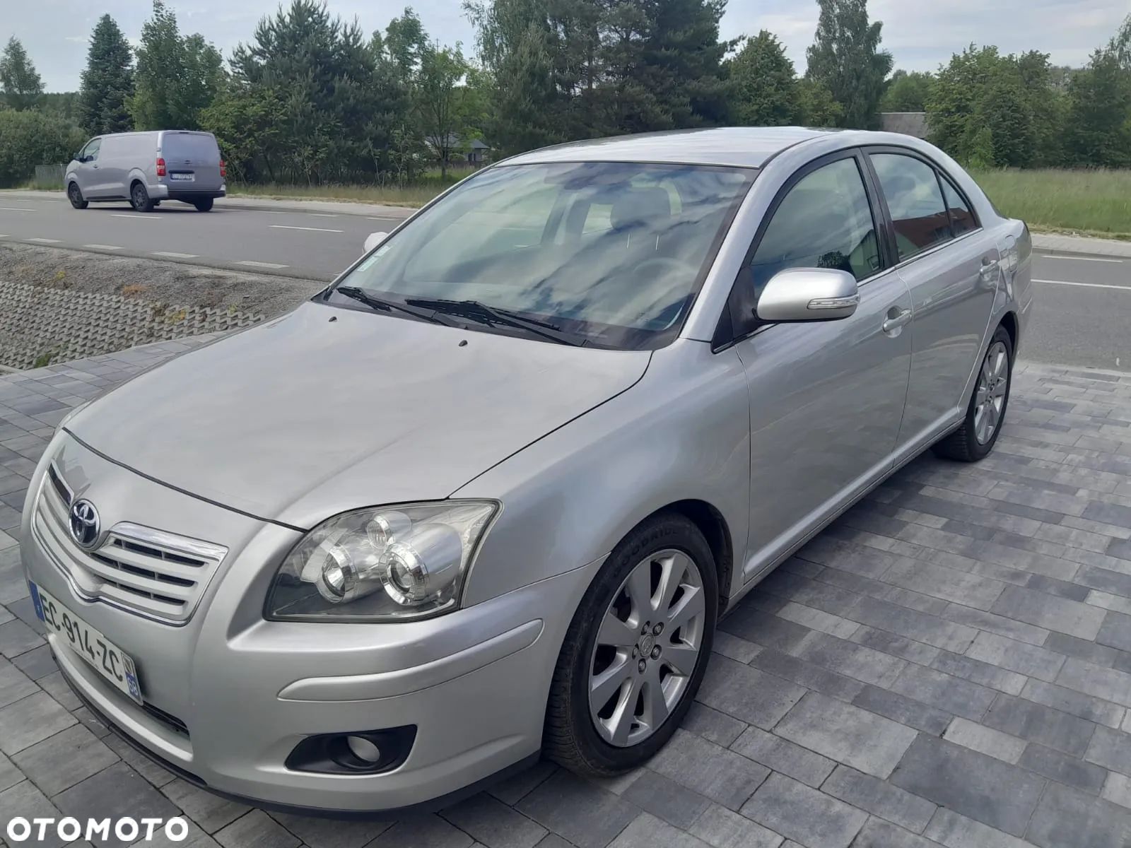 Toyota Avensis 2.0 D-4D Executive - 1