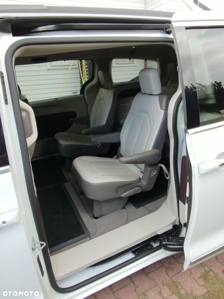 Chrysler Pacifica - 7