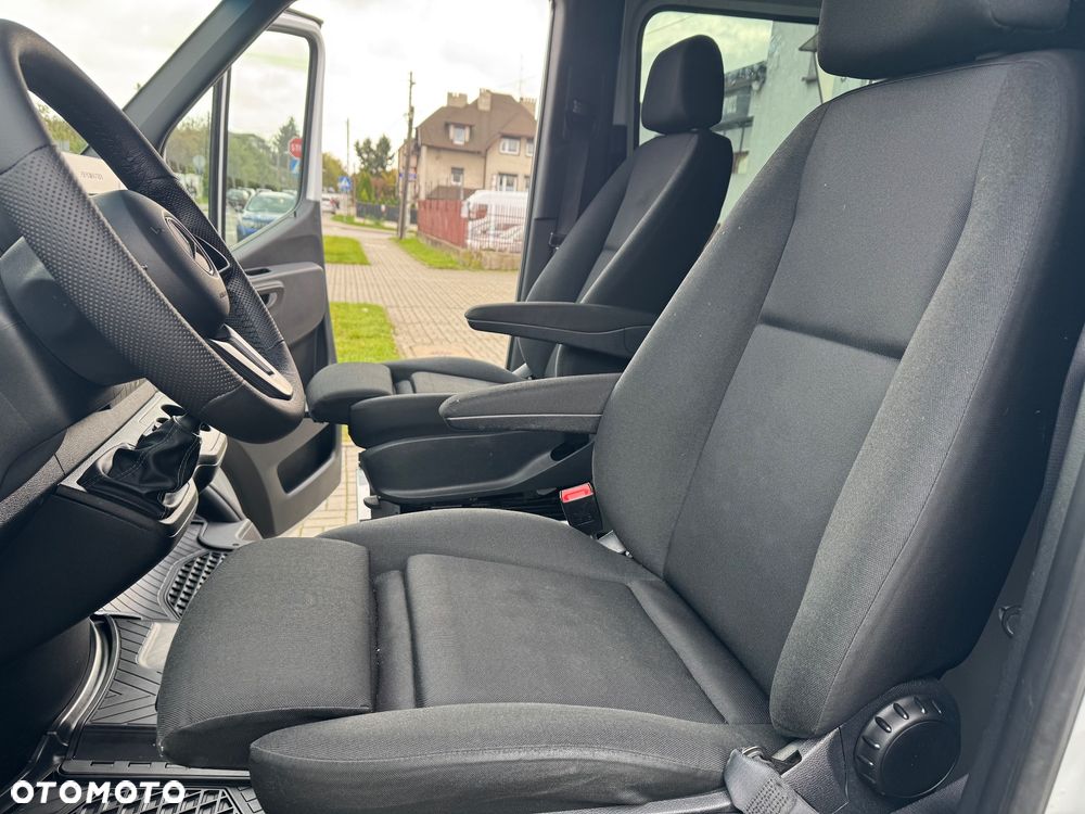 Mercedes-Benz Sprinter 319 - 15