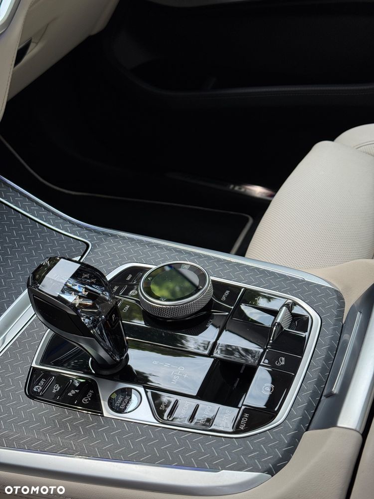 BMW X7 M50i sport - 24