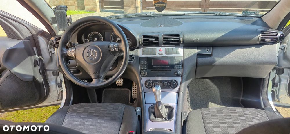Mercedes-Benz Klasa C 180 Kompressor Sport Edition - 9
