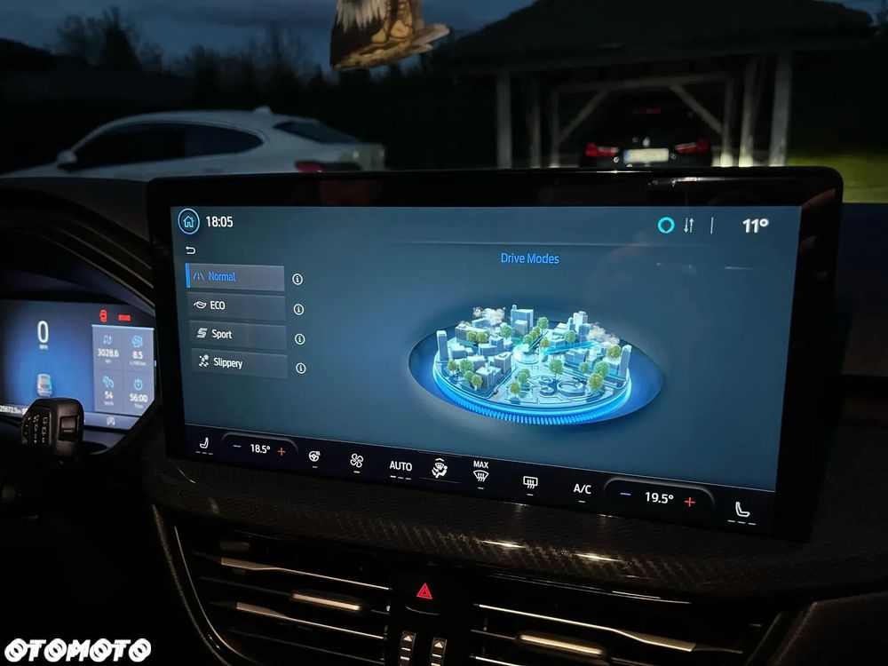 Ford Kuga 1.5 EcoBoost ST-LINE X - 24